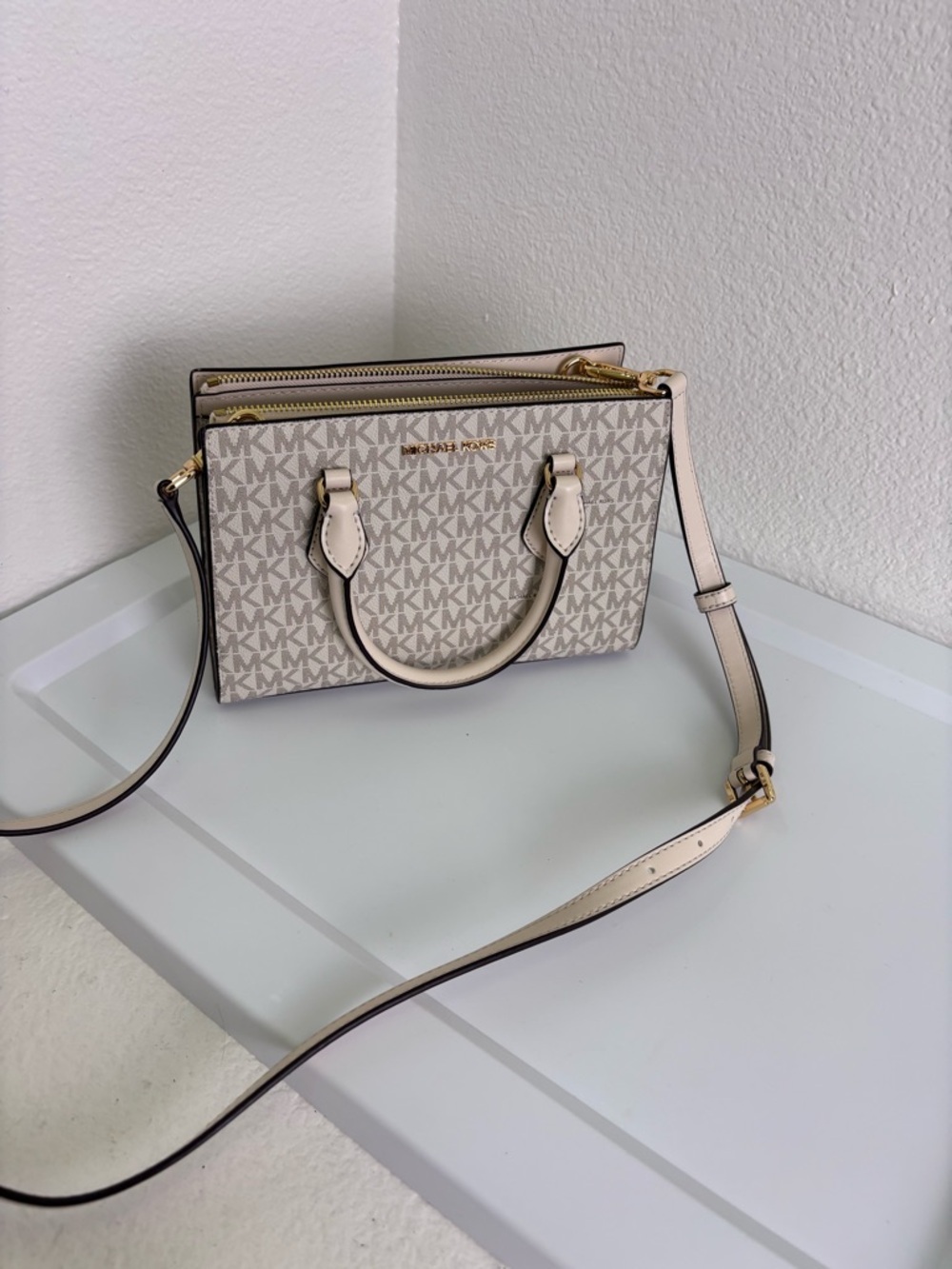 Michael Kors Sheila Small Satchel Light Cream Multi Logo Adjustable Strap - Picture 9 of 11